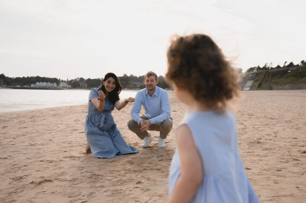 Séance photo en famille sur la plage du moulin blanc entre Brest et Le Relecq-Kerhuon
